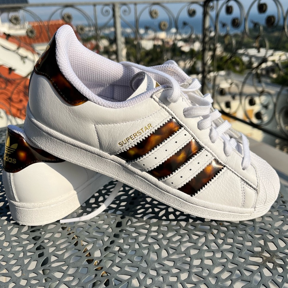 Brand new Adidas Superstar with tortoise detail, sz 7.5
